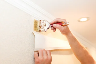Pose de papier peint à Fruncé — revêtements muraux et toiles de verre
